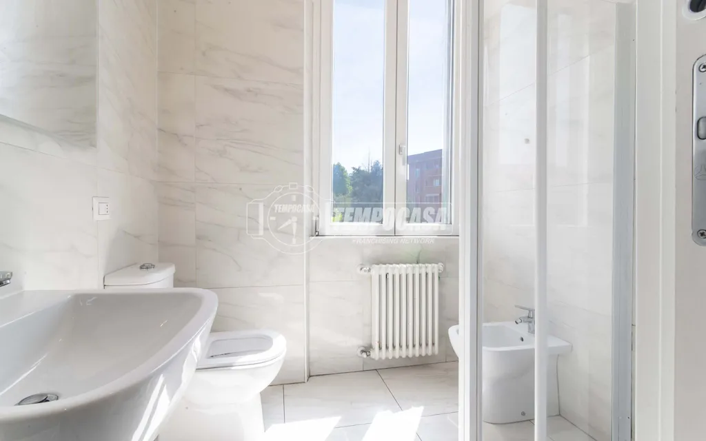 Vannitoad - Rented Two-Bedroom Apartment with Balcony in Como