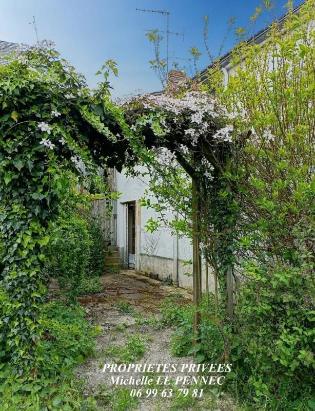 Jardin - Maison avec Jardin et Garage à Sermaises