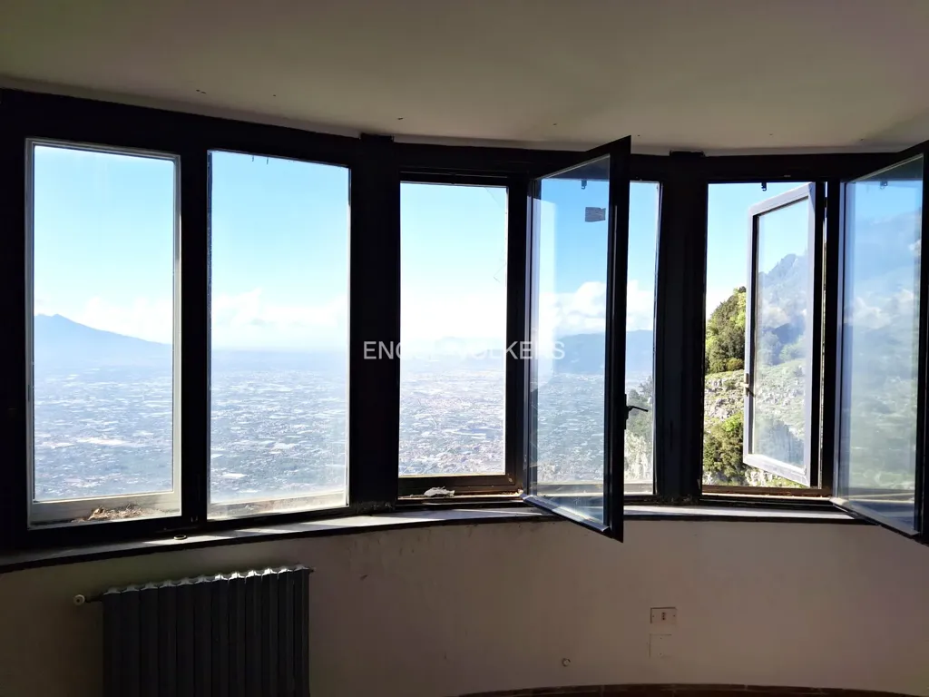 Toad - Medieval Tower with Panoramic Views on Amalfi Coast