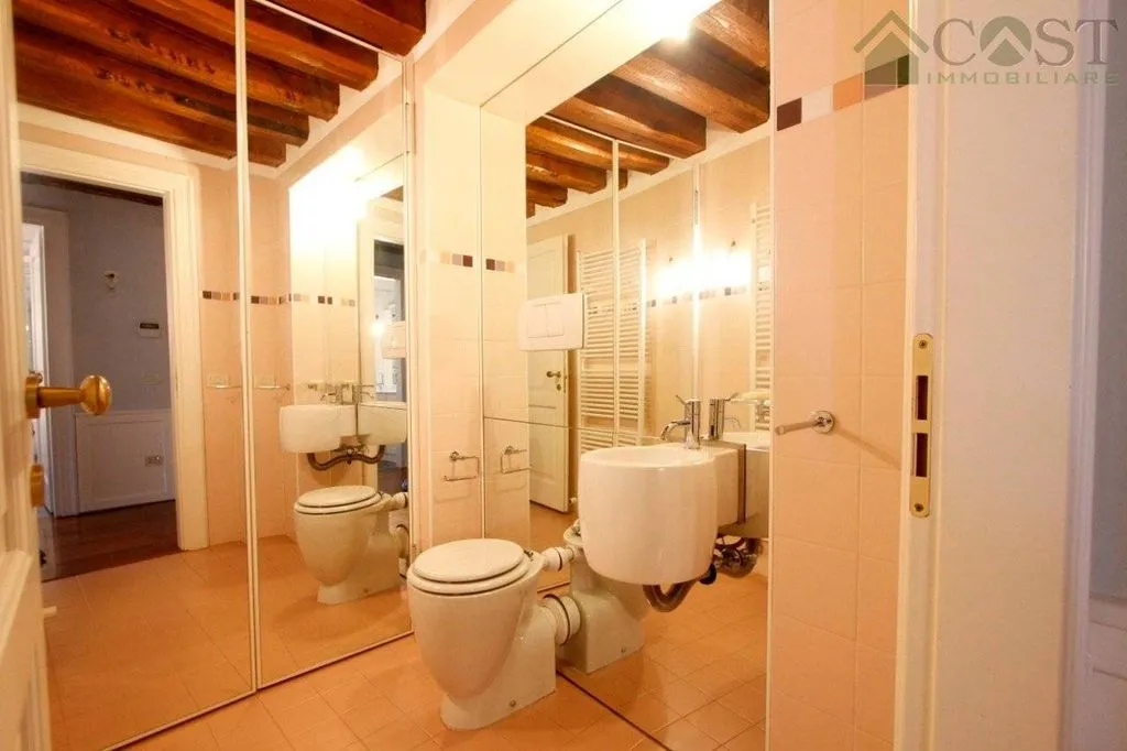 Salles de bain - Luxury Penthouse with Panoramic Views in Vicenza