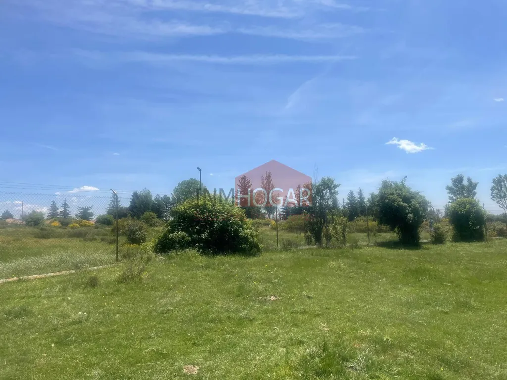 Aed - Rustic Plot in Herradón de Pinares