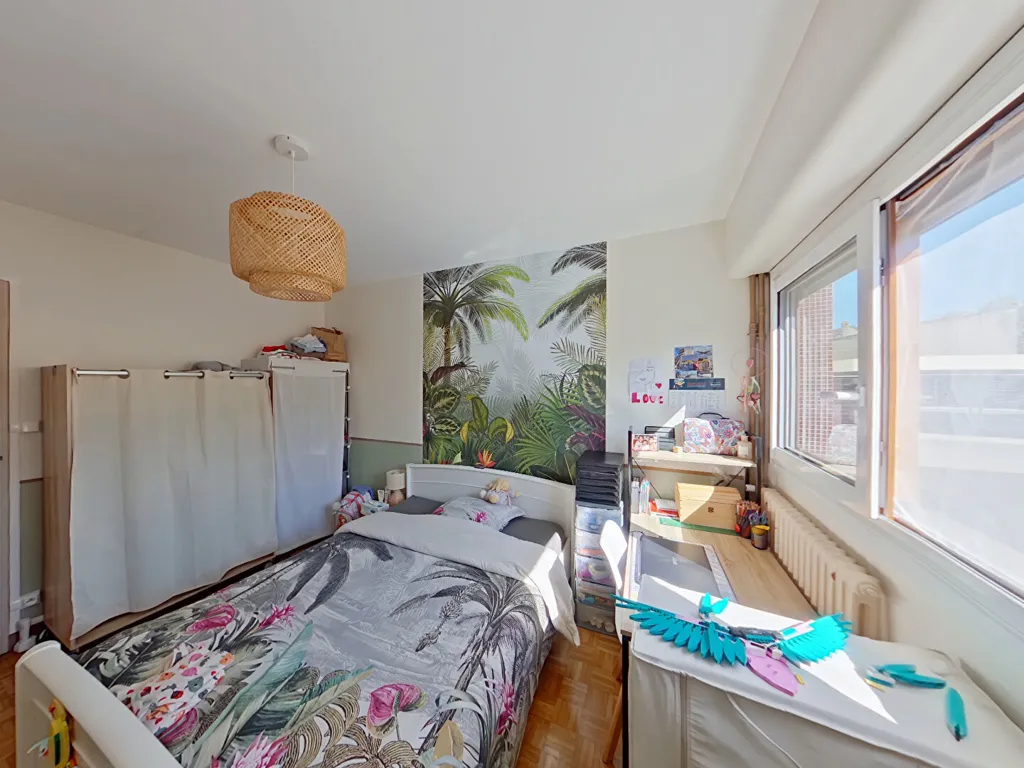 Chambres - Appartement Rénové avec Parking à Châtellerault