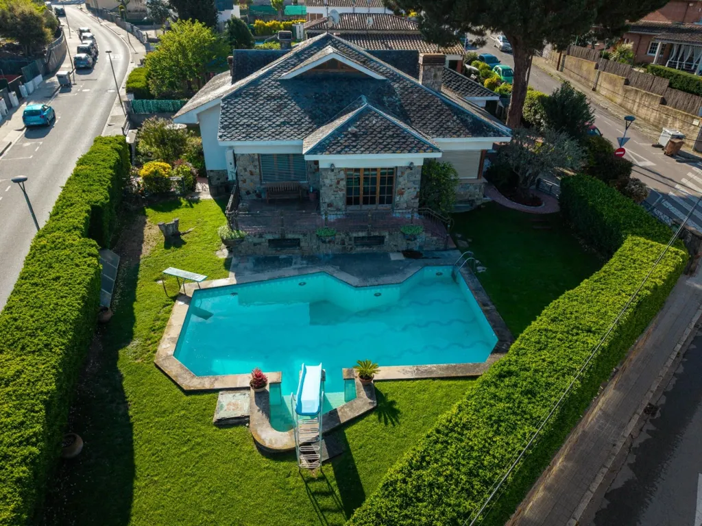 Õhuvaade - Luxury House with Pool in La Roca del Vallès