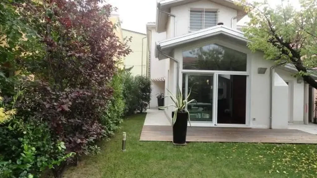 Aed - Elegant Villa with Garden in Ravenna