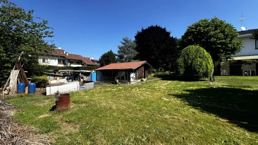 Aed - Villa with Edificabile Potential in Bernareggio