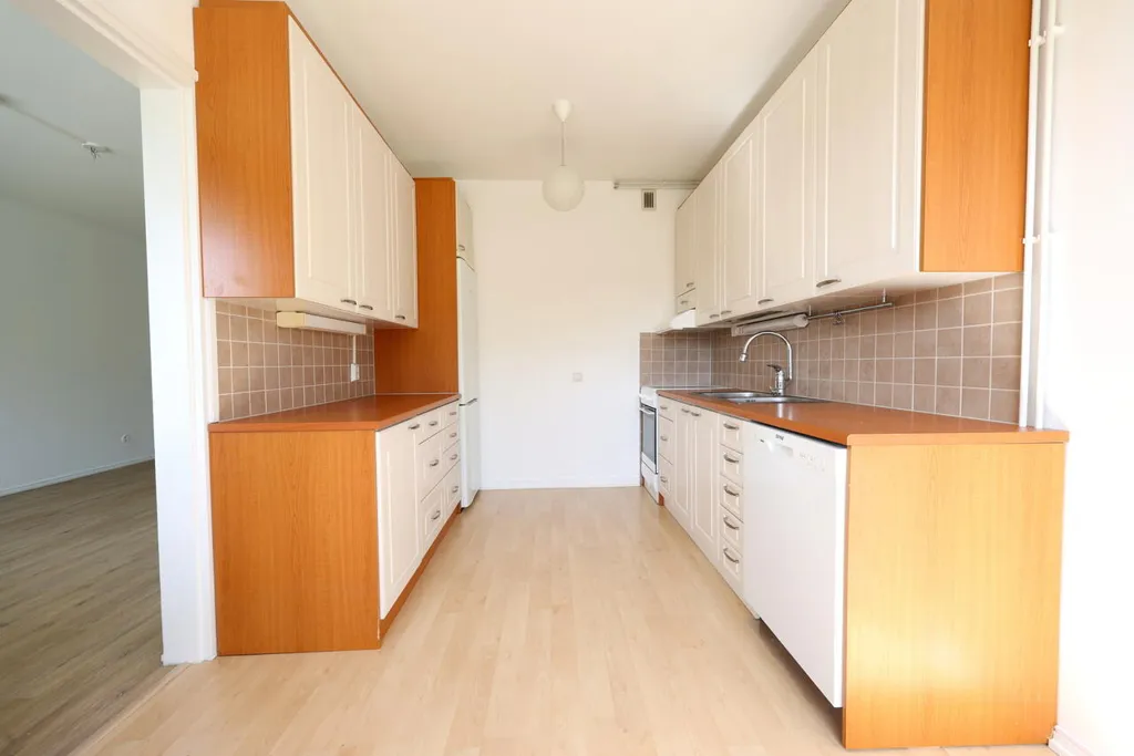 Cuisine - Modernised Apartment with Balcony in Ojoisten