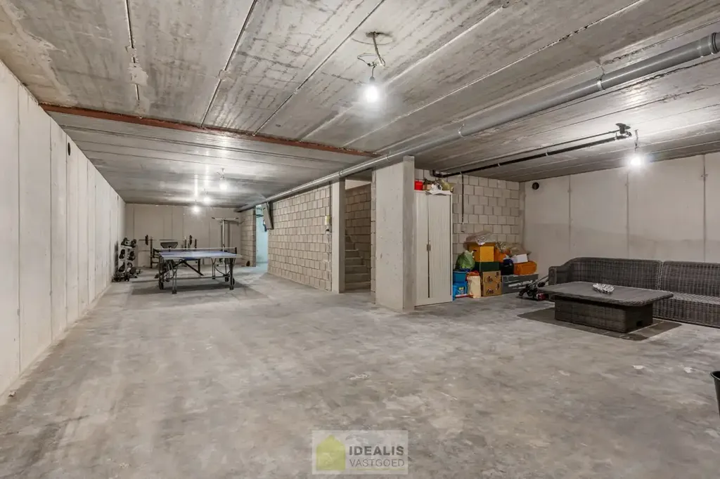 Garage - Luxury Villa with Terrace in Overpelt