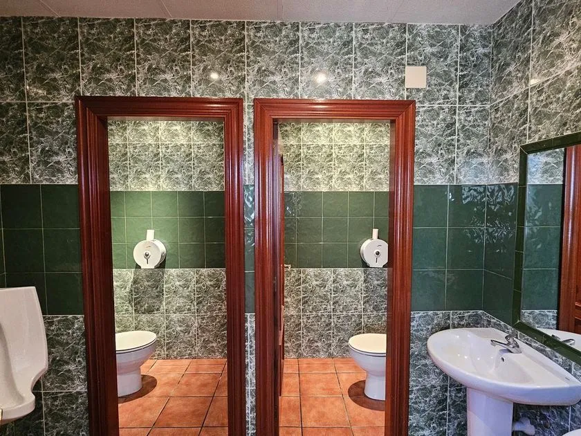 Bathrooms - Hotel with Bar-Restaurant near Corella Centre