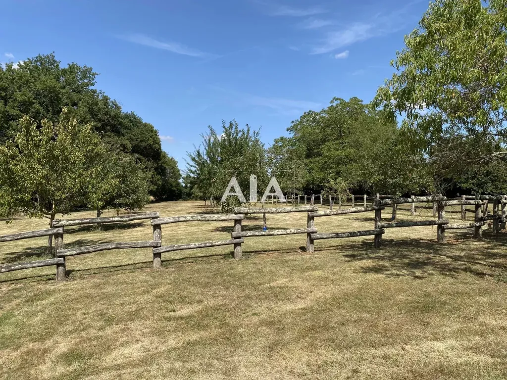 Aed - Charming Property with Pool between Civray and Ruffec