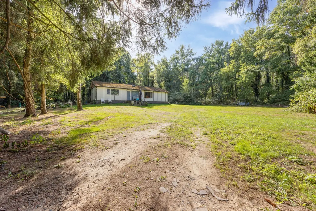 Garden - Building Plot with Renovation Potential in Lummen