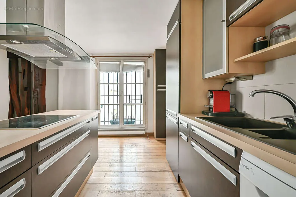 Cuisine - Appartement Parisien avec Charme au 3ème Étage