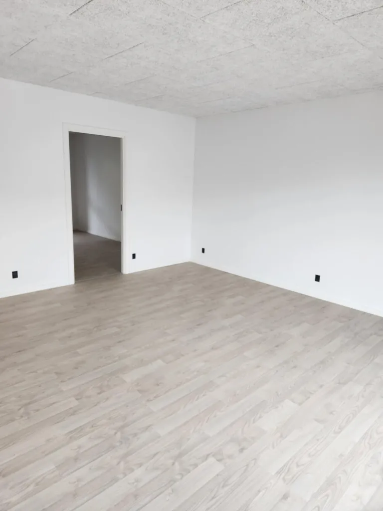 Rooms - Bright Apartment with Balcony in Silkeborg