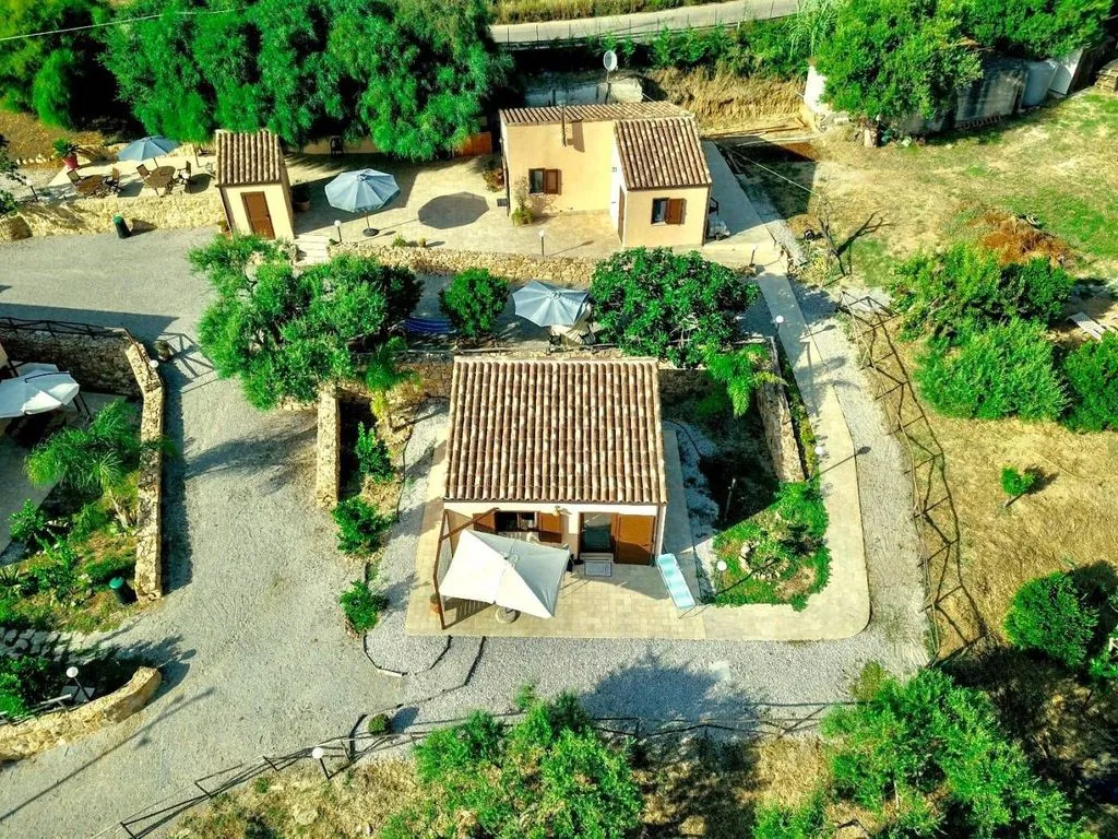 Õhuvaade - Agriturismo with Pool in Cefalù