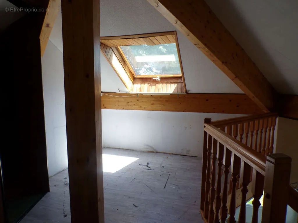 Pièces - Maison Ossature Bois avec Espace Professionnel sur Axe Passant