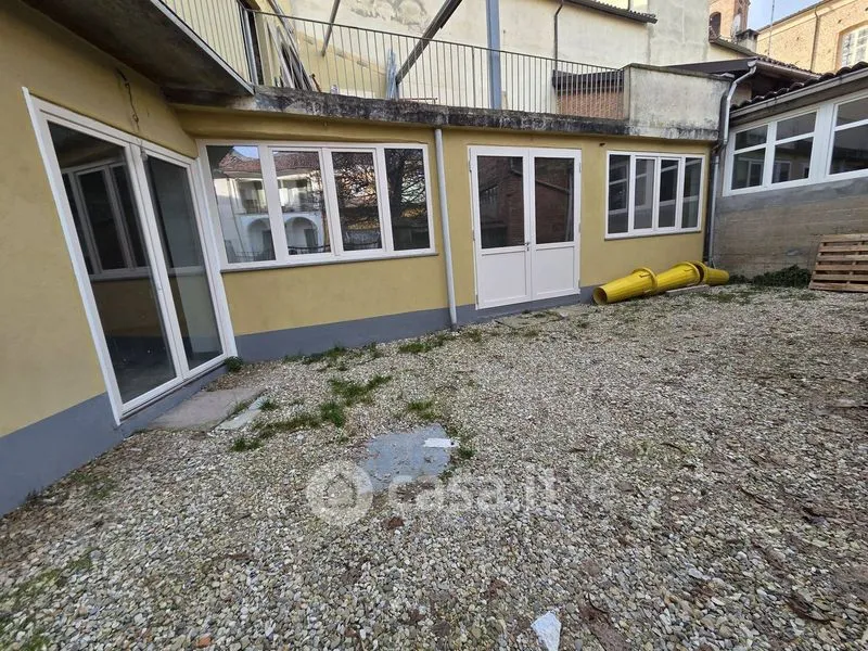 Jardin - Commercial Unit with Garden in Asti