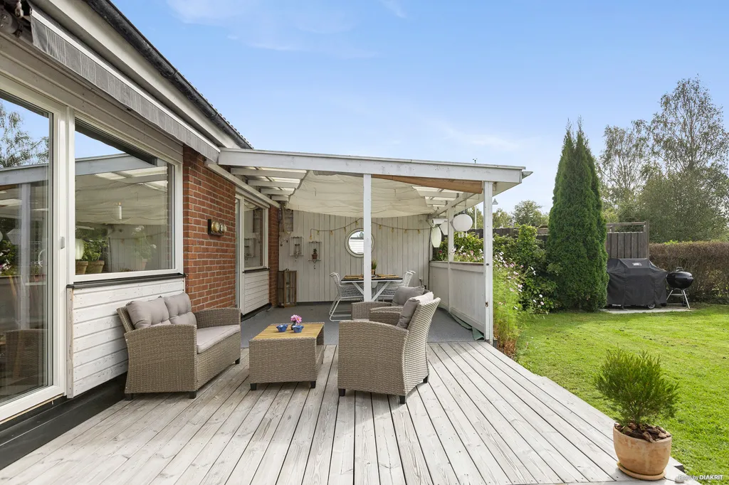Terrass - 1-Plan House with Pool in Ytterfil