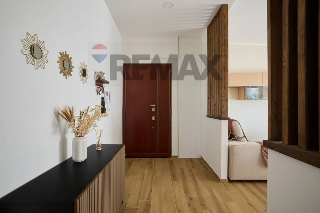 Ingresso - Ristrutturato Triplex with Balcony in Torre Maura