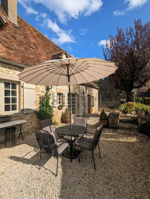 Terrasse - Maison avec Piscine et Jardin à Alvignac