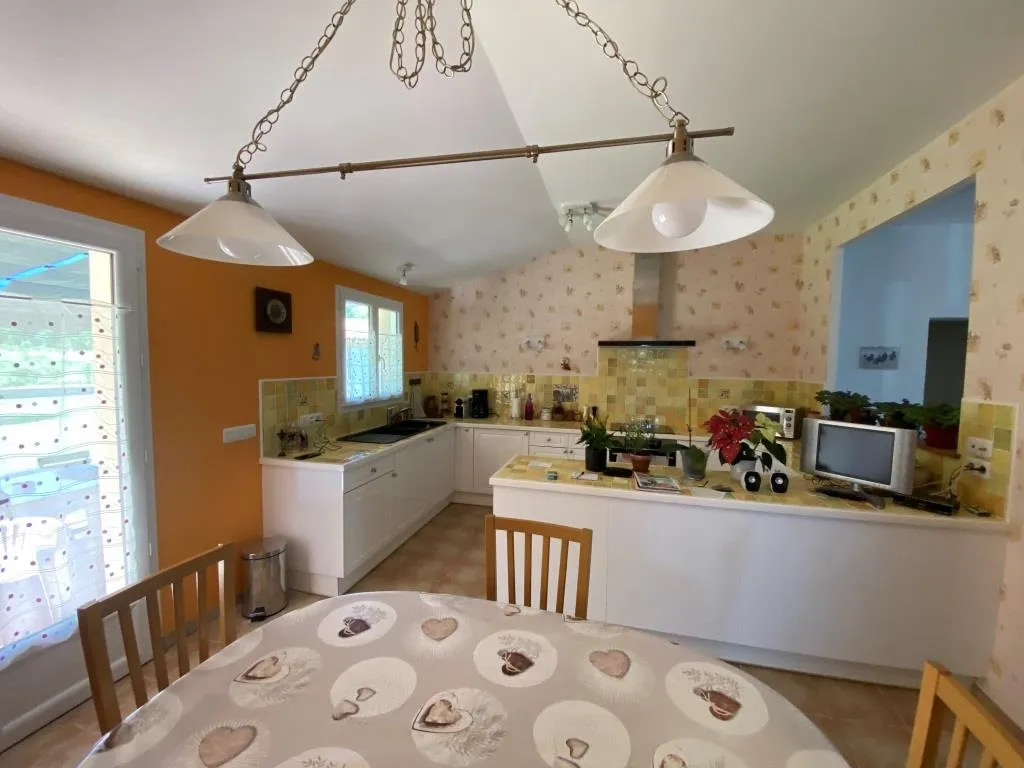 Sala da pranzo - Detached House with Studio near St Savin