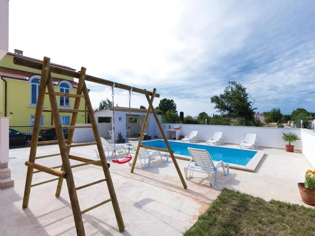 Bassein - Modern Holiday Home with Pool in Fažana
