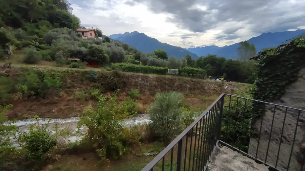 Rõdu - Stone Cottage with Lake View in Gera Lario
