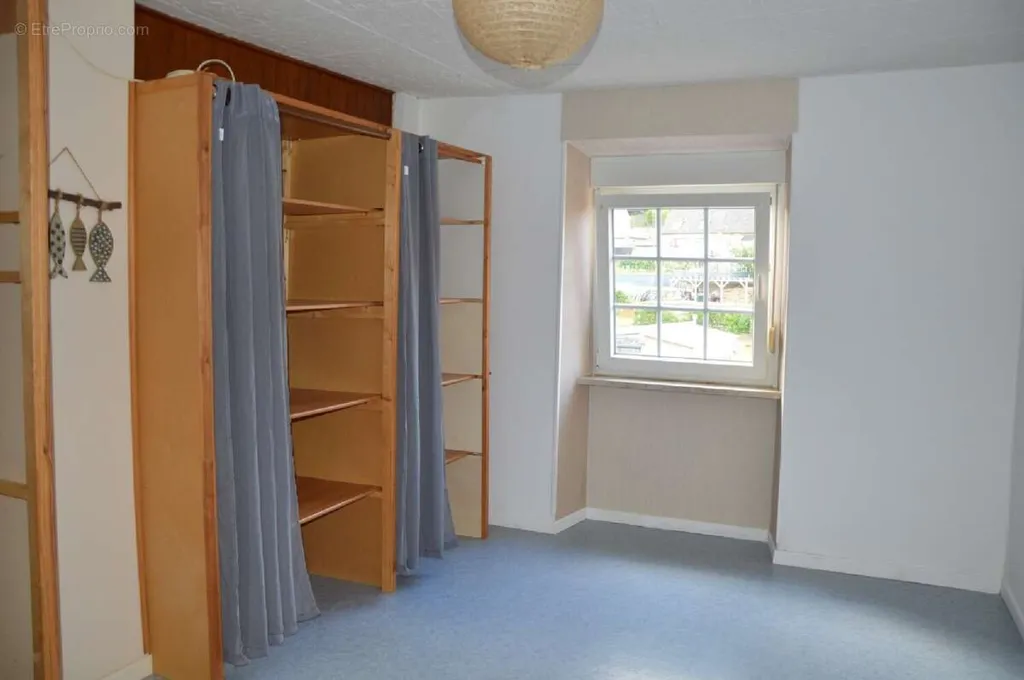 Pièces - Immeuble de 3 Logements avec Balcon à Soucht