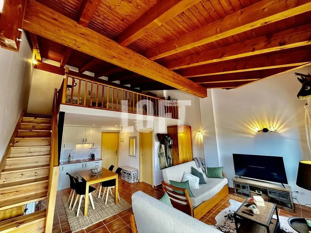 Séjour - Duplex Apartment with Pool in Alp