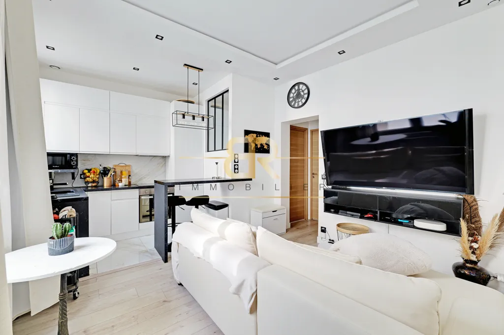 Séjour - T3 Rénové avec Hauteur sous Plafond à Colombes