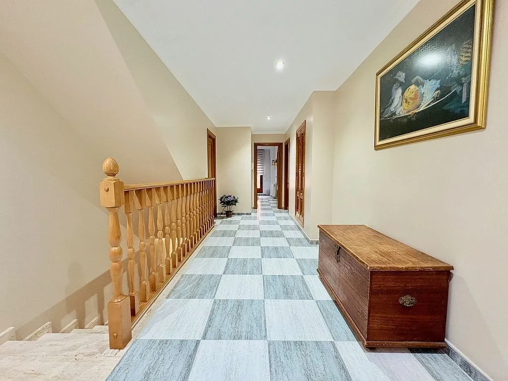 Hallway - Two-Storey House with Balcony in Benaguasil Centre