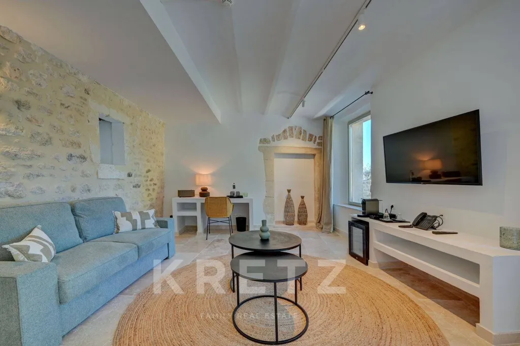 Elutuba - Luxury Estate with 16 Bedrooms in Uzès
