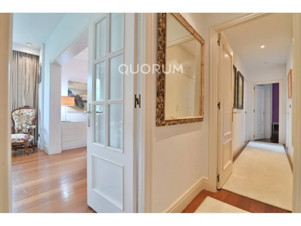 Entrée - Señorial Flat with Park Views in Abando, Bilbao