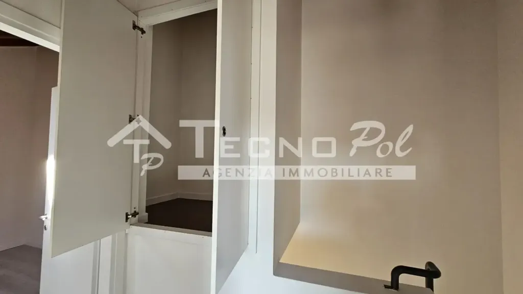 Esik - Three-Bedroom Apartment with Terraces in Brugine