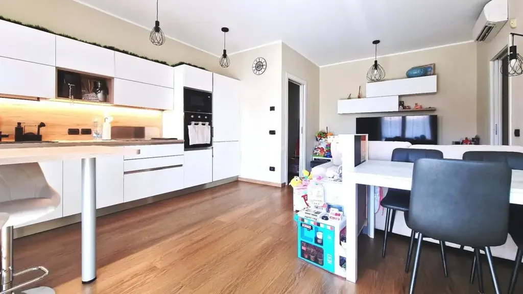 Modern Apartment with West Terrace in Muggiò