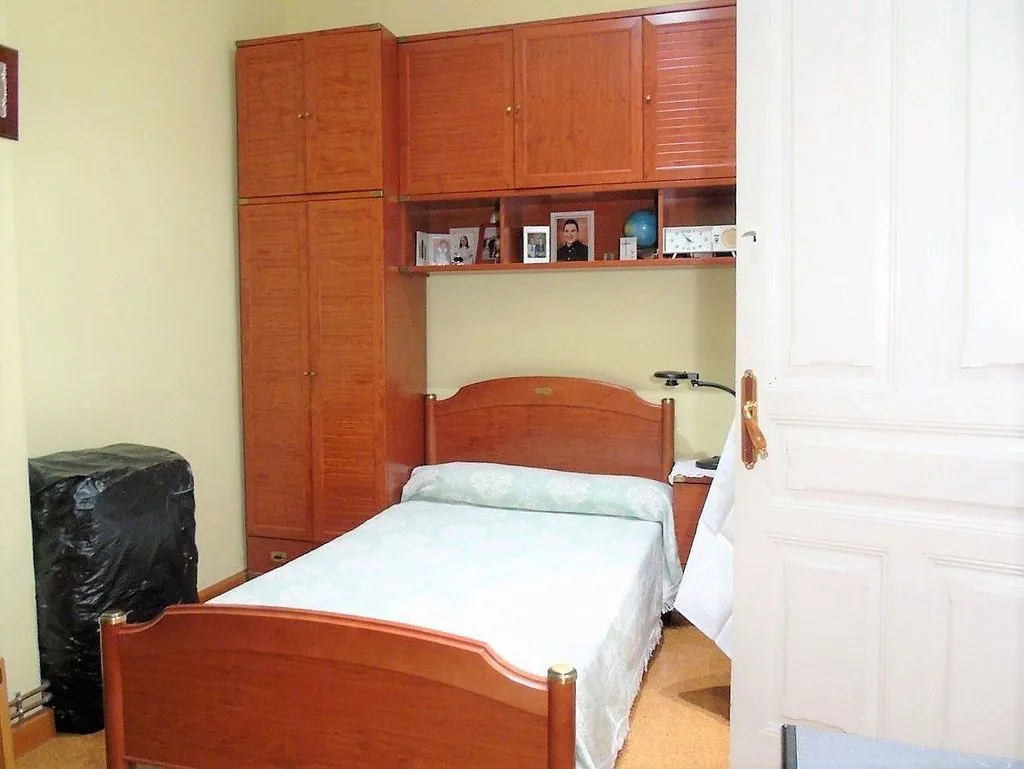 Chambres - Historic Apartment with Balcony in City Centre