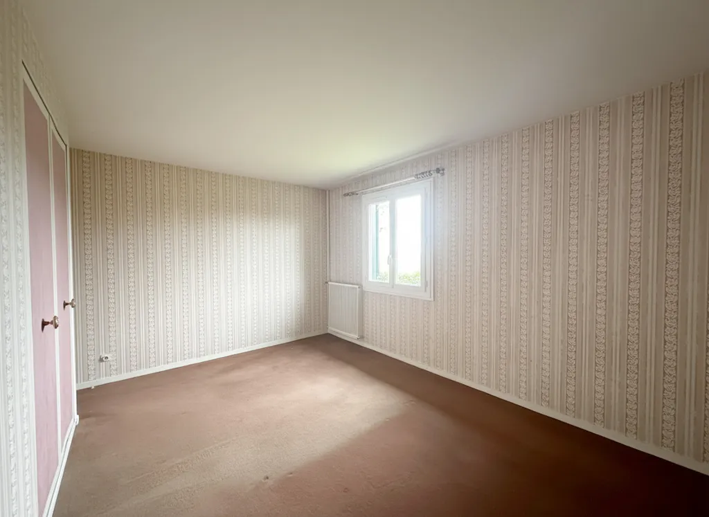 Chambres - Pavillon de Plain-Pied avec Garage et Jardin à Bornel