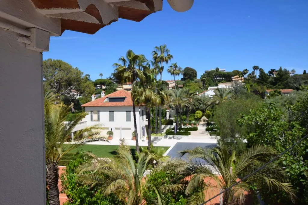 Rõdu - Luxury Villa with Pool in Antibes