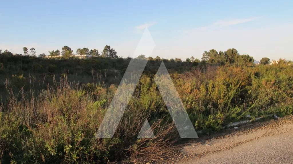 Aed - Luxury Plot with Pool in Vila Alegre, Fernão Ferro