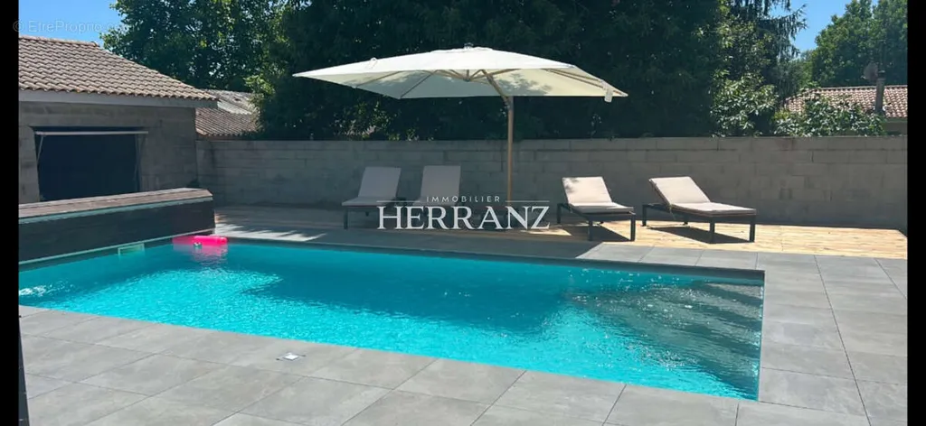Bassein - Spacious House with Pool in Gauriaguet