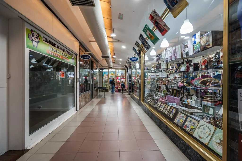 Pièces - Commercial Unit in Plaza España, Leganés