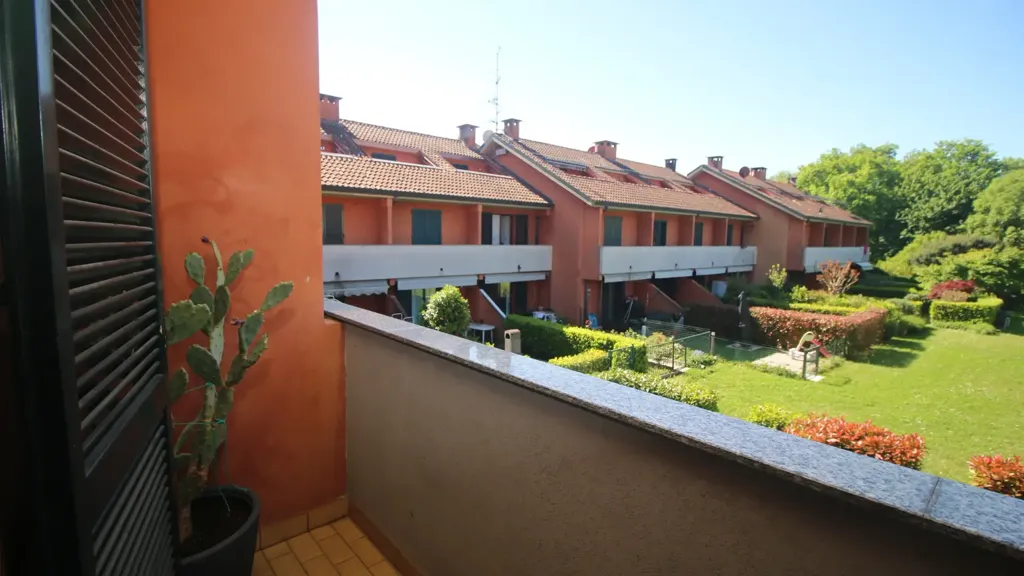 Balcone - Semi-detached Villa with Private Garden in San Fermo