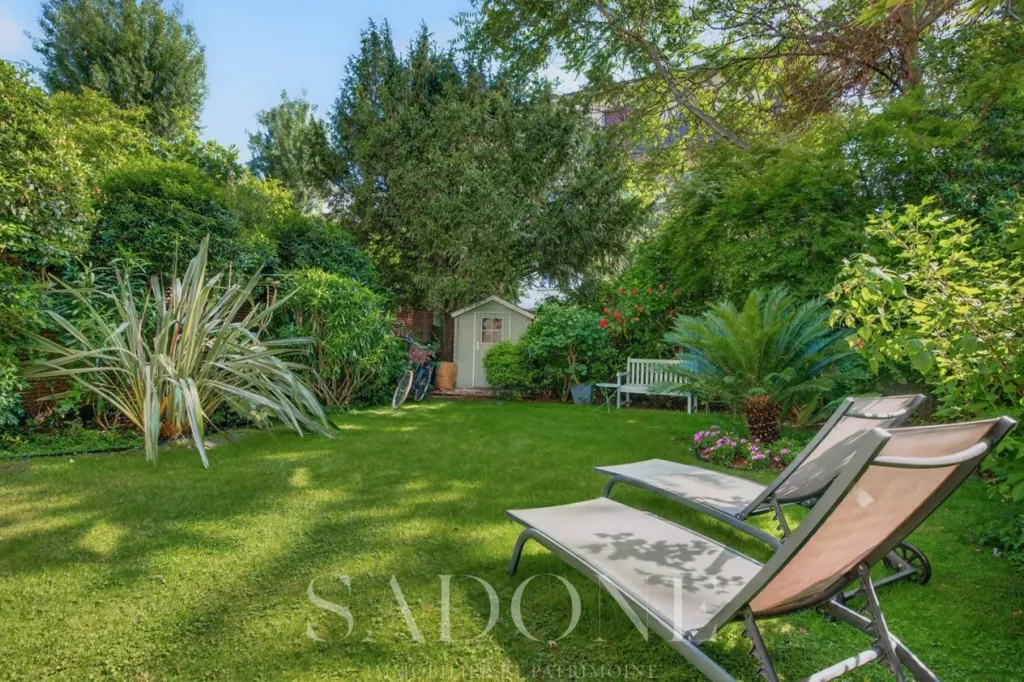 Duplex with Private Garden in Sablons