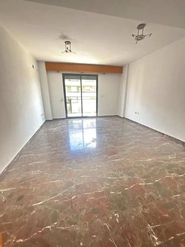 Séjour - Apartment with Balcony and Lift in Safranar