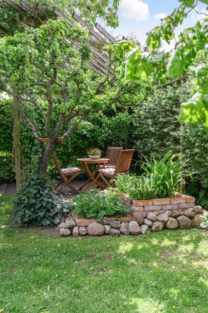 Jardin - Classic 1928 Villa with Garden in Tomelilla