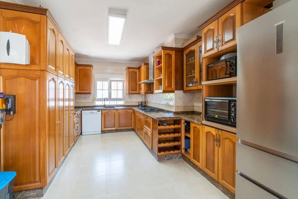 Kitchen - Luxury Villa with Pool in Torrevieja