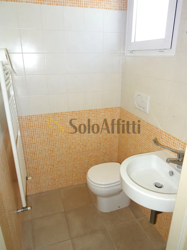Salles de bain - Office with Reception and Storage in Senigallia
