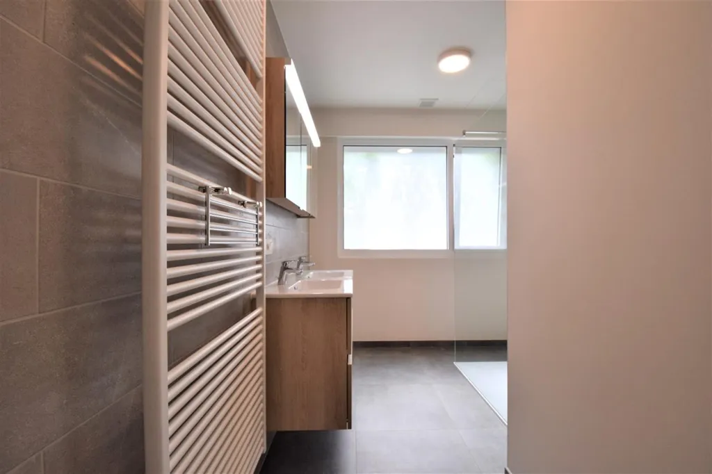 Vannitoad - Bright Apartment with Balcony in Gent
