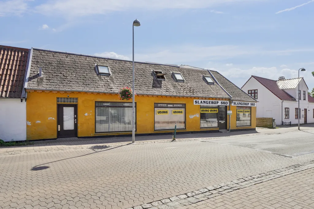 Außenansicht - Villa with Development Potential in Slangerup