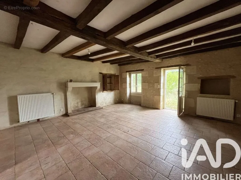 Elutuba - Two-Part House with Garden in Antigny