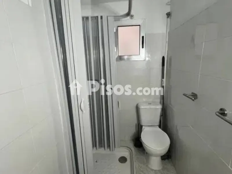 Salles de bain - Semi-Reformed Flat in Hospital-Nuevo Centre