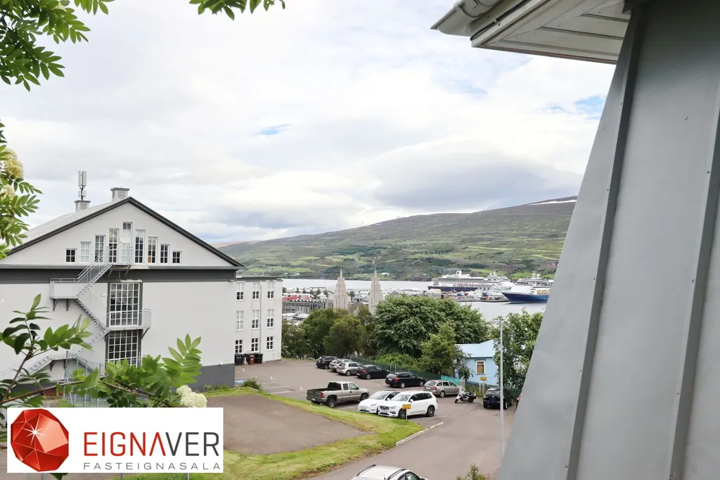 Balcone - Apartment with Sea View in Akureyri